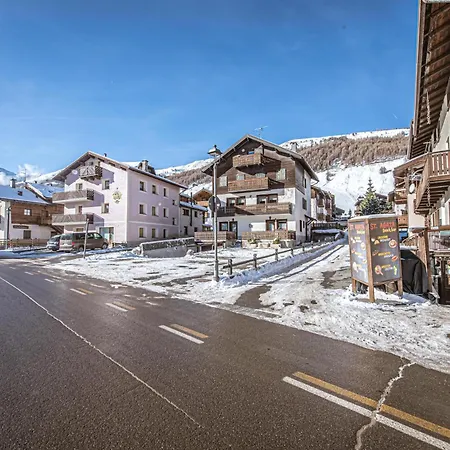 Yvonne - Myholidaylivigno *