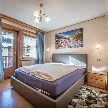Yvonne - Myholidaylivigno